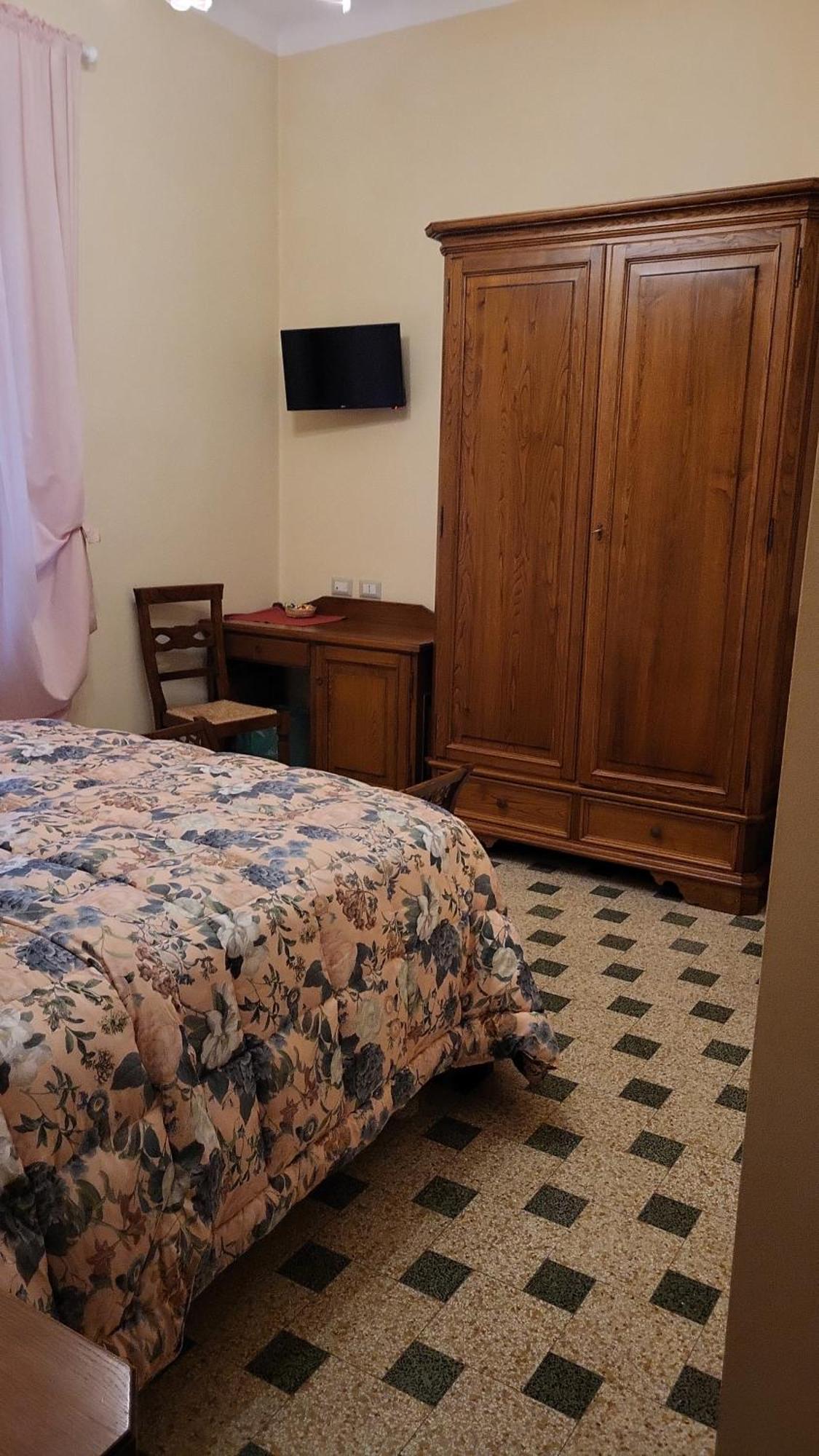 Bnb Villa Melany Vicino Centro Lucca Bagian luar foto